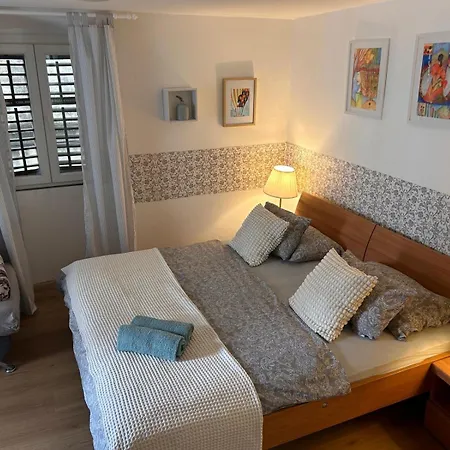 Flix Center Apartman *