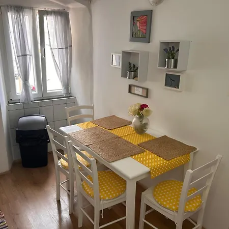 Flix Center Apartment Split